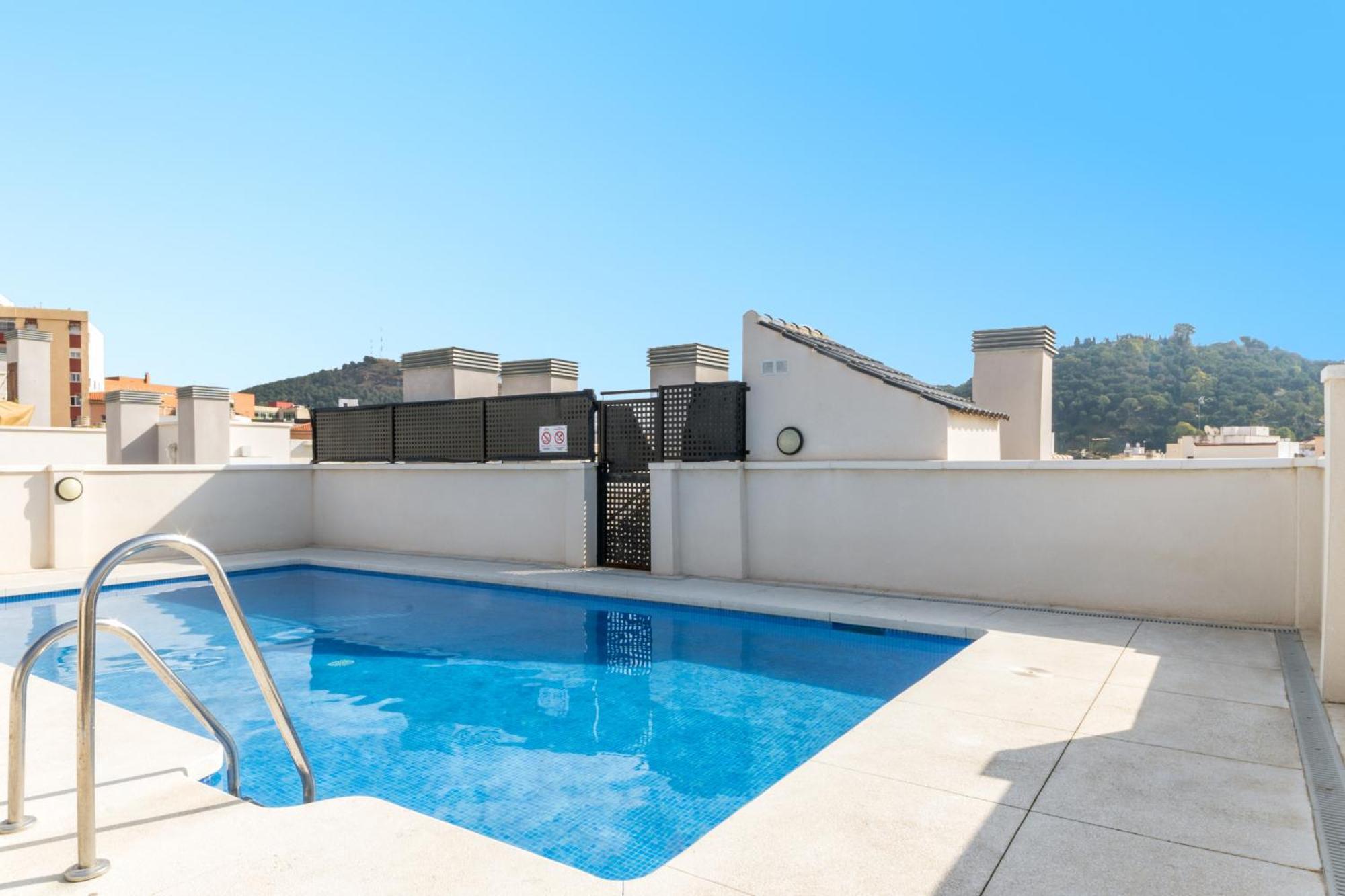 -Malagasunapts-City Centre Terrace Pool Parking Exterior photo